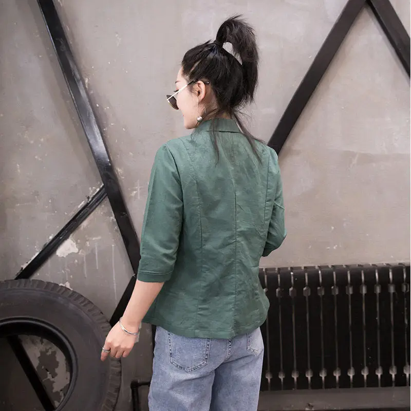 Женский тонкий летний льняной блейзер с отложным воротником и рукавами в 7 точек