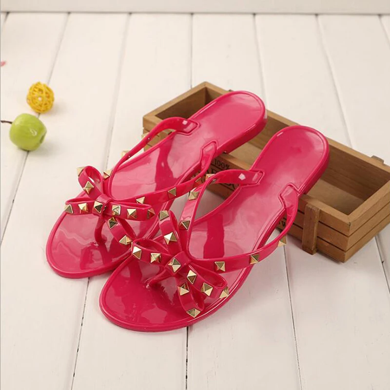 Вьетнамки с заклепками сезон лето Новинка пикантные женские босоножки черного