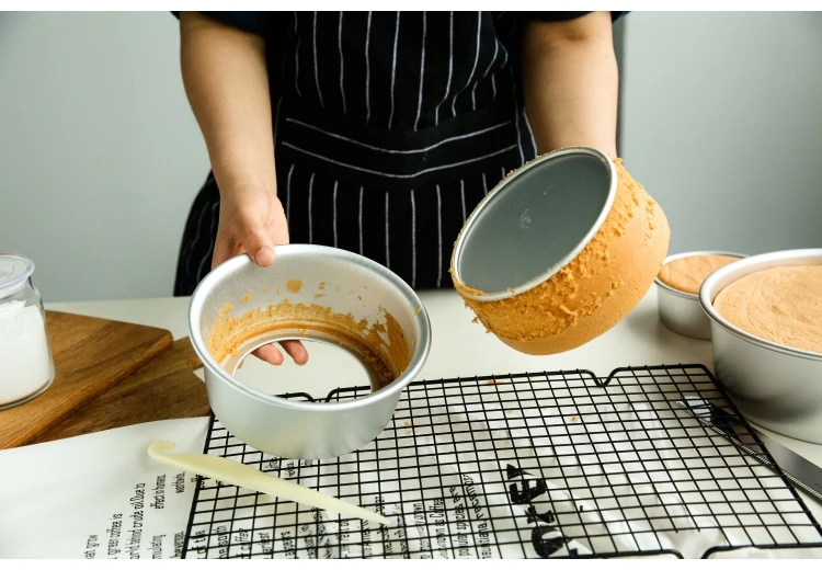 Скребок для зачистки формы из высококачественного пластика не повреждает форму