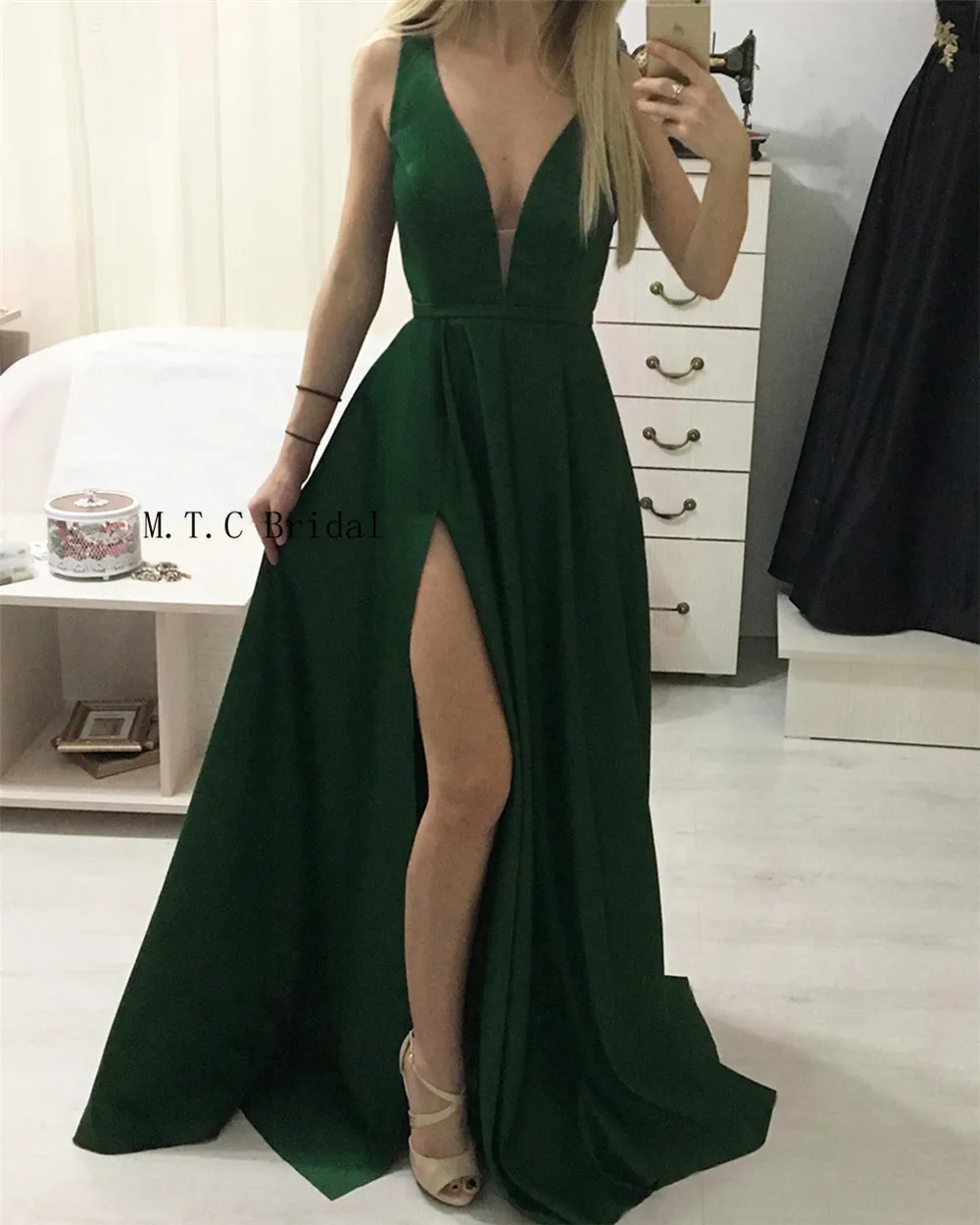 Элегантное темно зеленое длинное платье для выпускного вечера с высоким