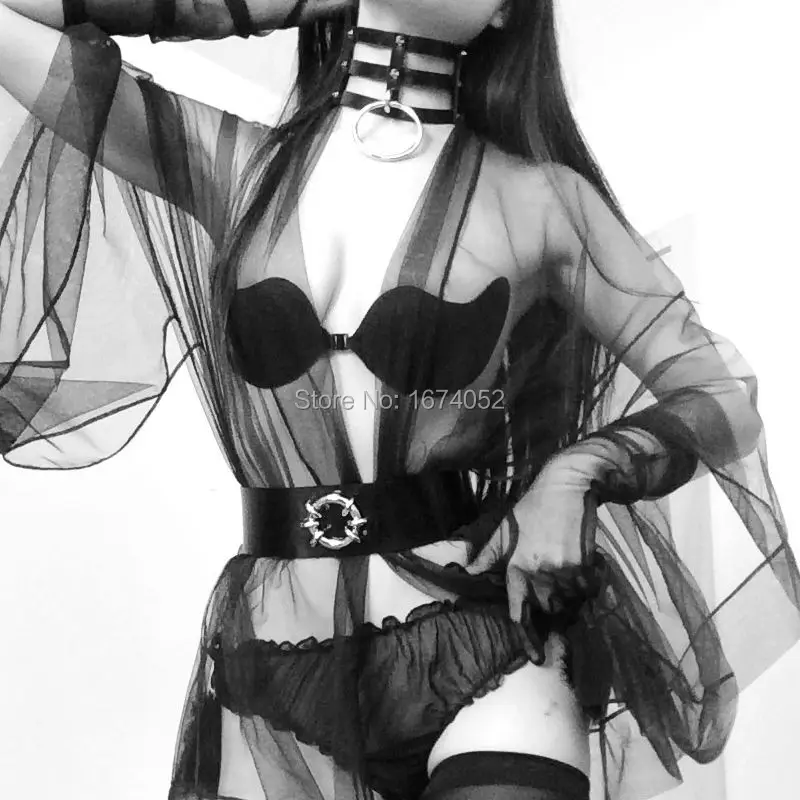 Ожерелье-чокер ручной работы из прозрачной виниловой кожи с заклепками |