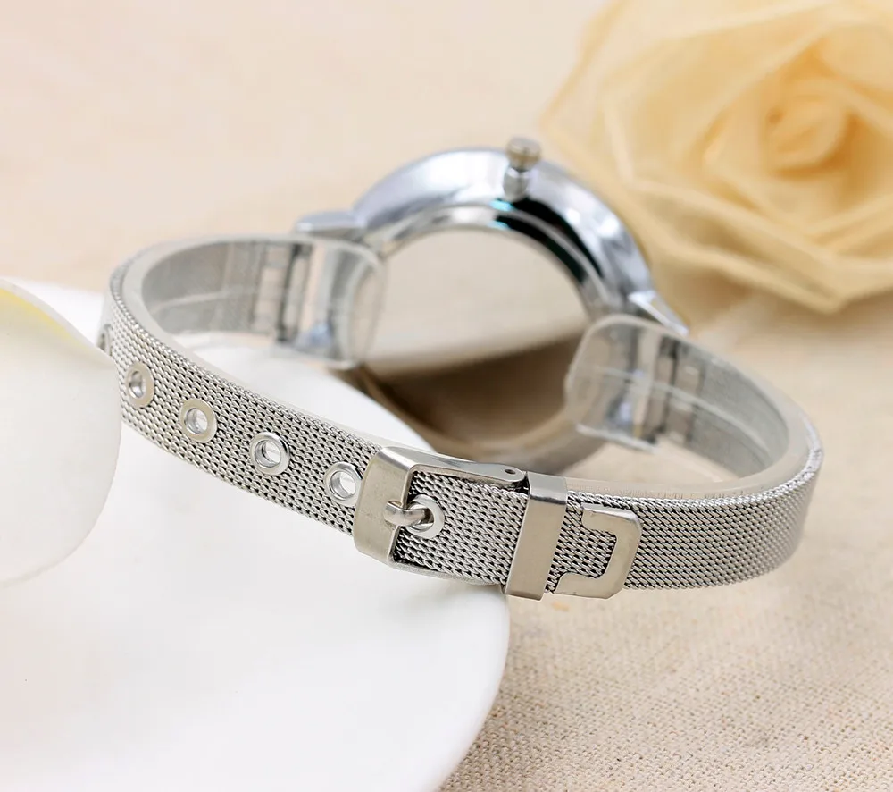 Повседневные часы креативные модные кварцевые наручные с ремешком