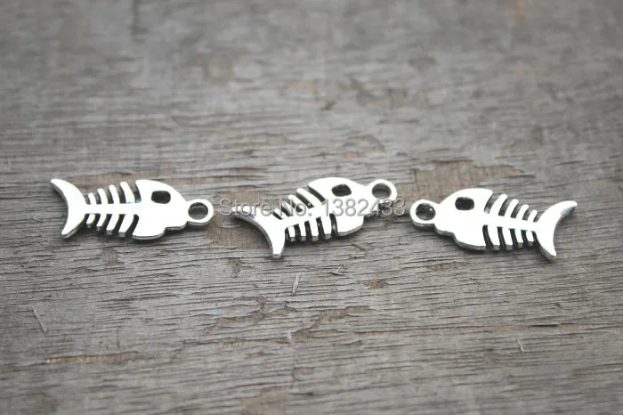 15 шт.-Рыба Подвески с костями, AntiqueTibetan посеребренный симпатичный Шарм «Рыбная кость» кулон 2-сторонний 28x12mm