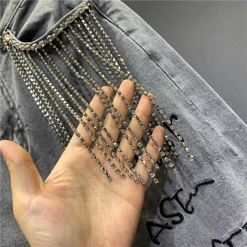 Женские джинсы с вышитыми надписями стразами и кисточками модные прямые высокой