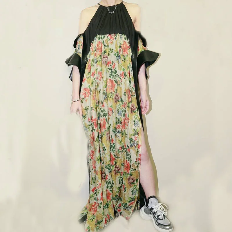 Женское платье со звездами длинное с подвеской на шее и плечах цветочным принтом