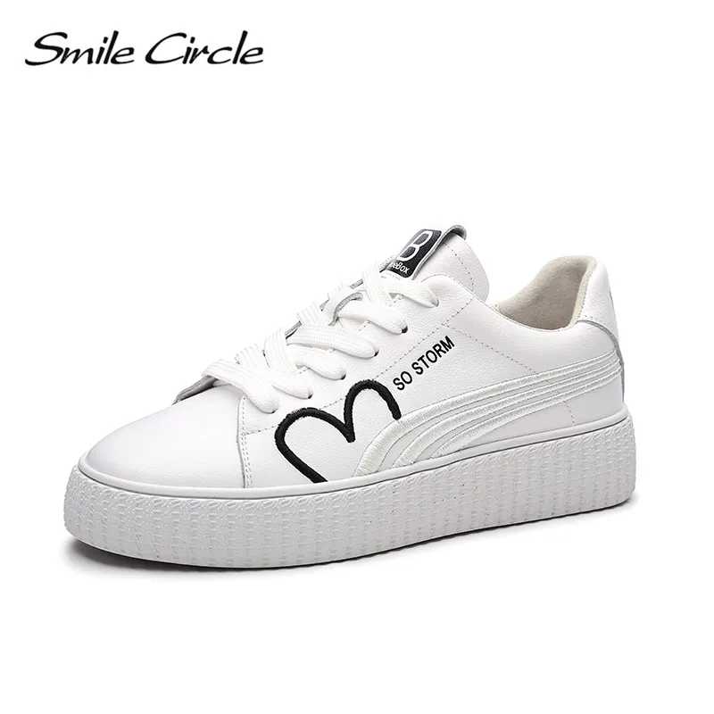 Коллекция 2018 года сезон весна кроссовки из натуральной кожи со смайликом женская