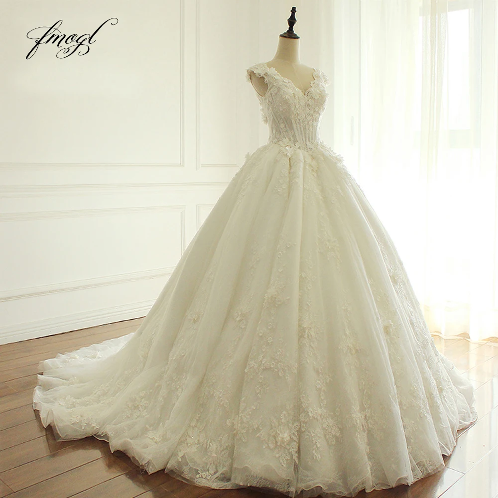

Fmogl Elegant V Neck Flowers Lace Princess Wedding Dresses 2022 Luxury Beading Appliques Court Train Vintage A Line Bridal Gown