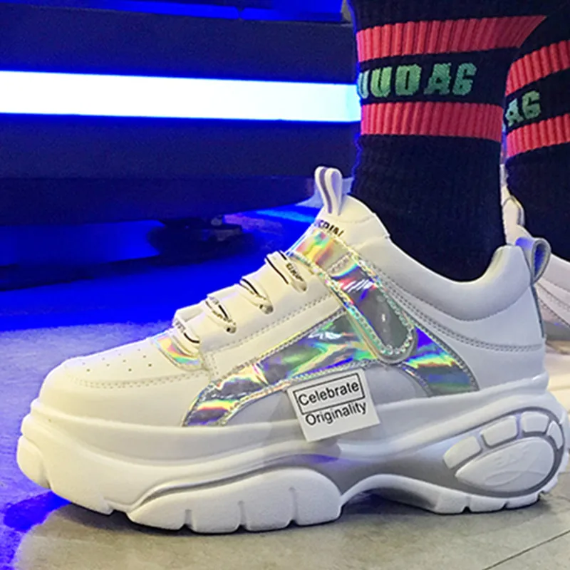 Женская обувь на толстой подошве платформе женские кроссовки цвет белый черный