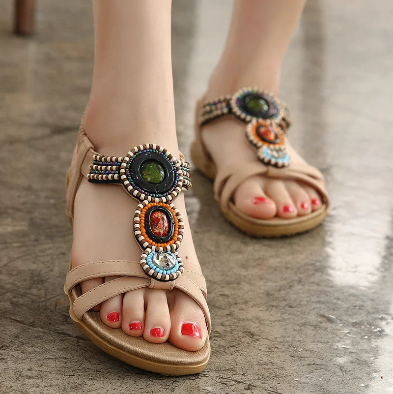 Рим сандалии 2017 женщин летом плоским мягкое дно Чешского стиль Elast Группы бусы