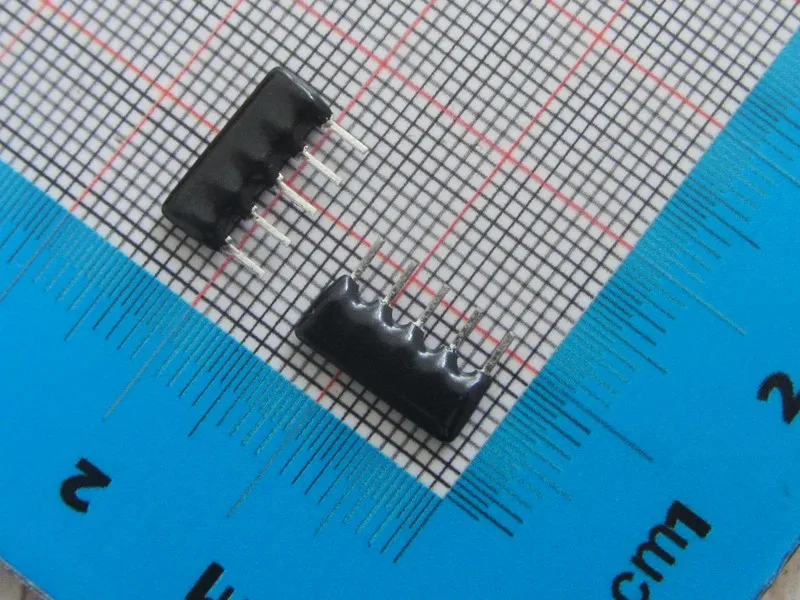 

brand new 100pcs Network Resistor A05-561 560R 2% 560oHM Wire-wound Resistor