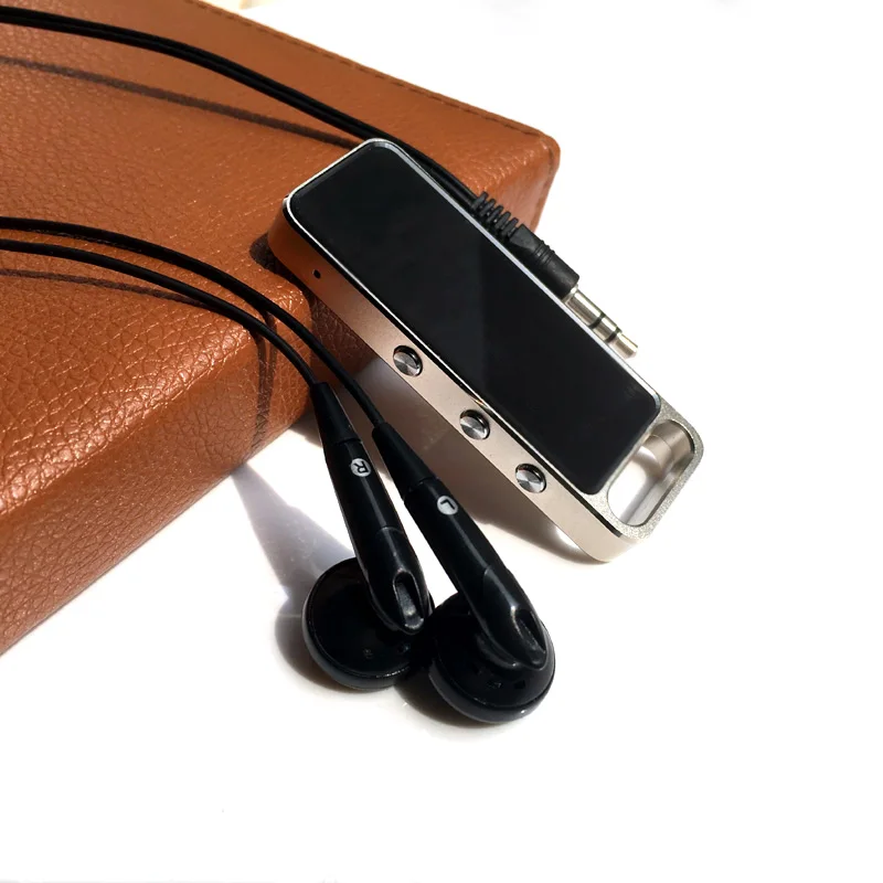 Маленький портативный цифровой диктофон с кнопкой для управления поддержка