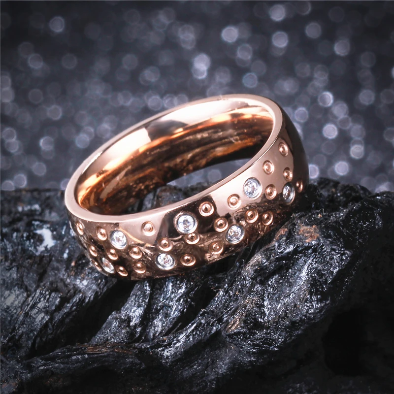 

Rose Gold Color Lovers CZ Couple Rings 316L Stainless Steel Wedding Engagement Band Spiral Jewelry 6mm for Men Women