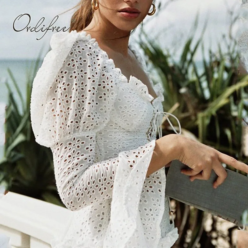 Женская кружевная блузка Ordifree белая укороченная с длинным рукавом на шнуровке
