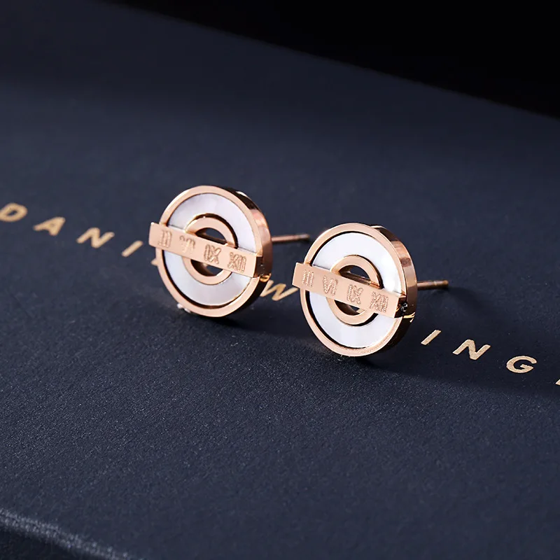 New Arrive Never Fade Stainless Steel Round Shell Earring Roman Numeral Rose Gold Color Stud Earrings Female Gift Bijoux | Украшения и