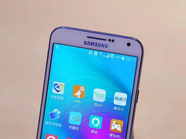 samsung Galaxy E7 E7000 разблокирована 5,5 дюйма 2 Гб Оперативная память 16 Гб Встроенная память 4G LTE 13.0MP Камера 4 ядра ОС Android 4,4 мобильный телефон