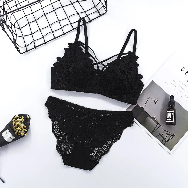 

Comfortable and seamless sexy feminine lace petals gathered underwear female no steel ring triangle cup thin cup ladies bra set