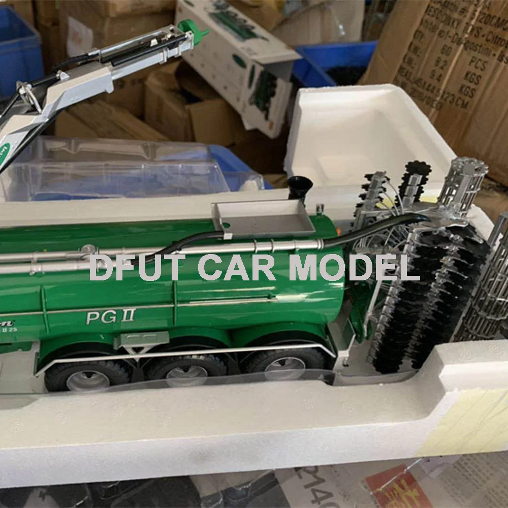Diecasting 1:32 Игрушечная машина из сплава Опрыскиватель Сельскохозяйственный автомобиль детская модель игрушечной машины оригинальные аутентичные Детские игрушки