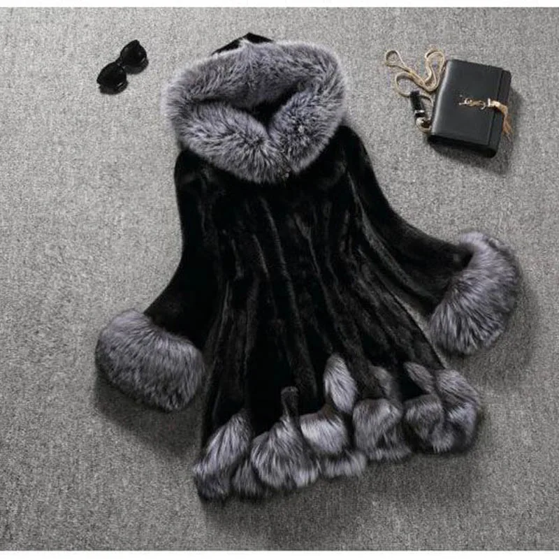 Женское пальто с искусственным мехом меховое средней длины капюшоном и