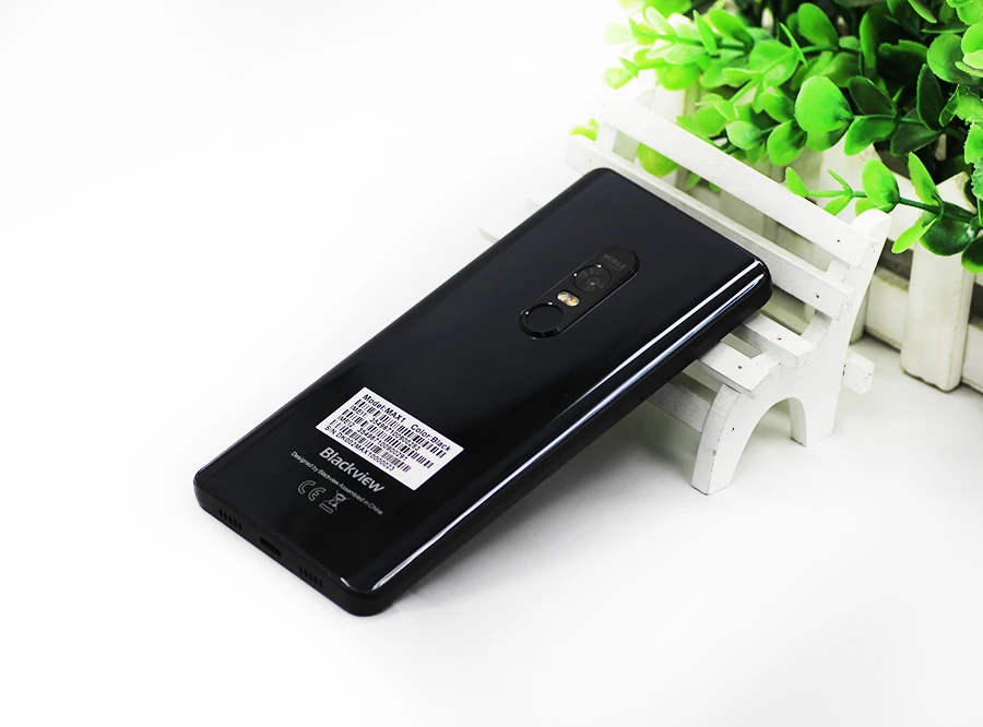 Blackview MAX 1 проектор телефон 6,01 дюймов 6 Гб 64 Гб 4680 мАч Android 8,1 NFC Мини проектор портативный домашний кинотеатр 18:9 смартфон