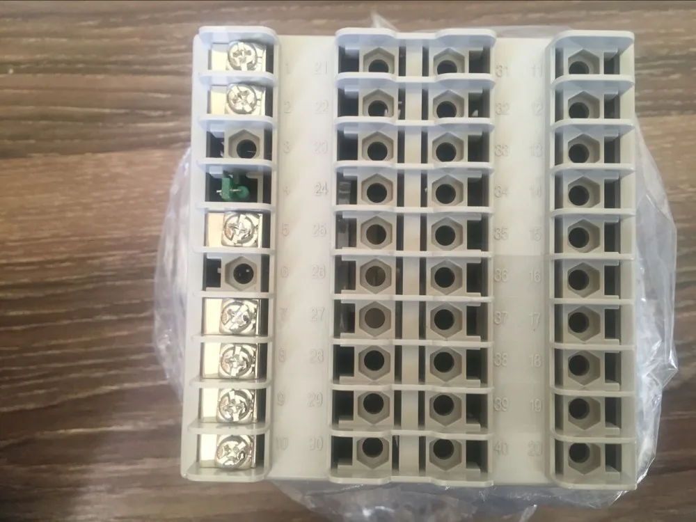 Новый оригинальный CAHO Тайвань Xuan Rong контроль температуры SR-T901 автомобиля SR T901 |