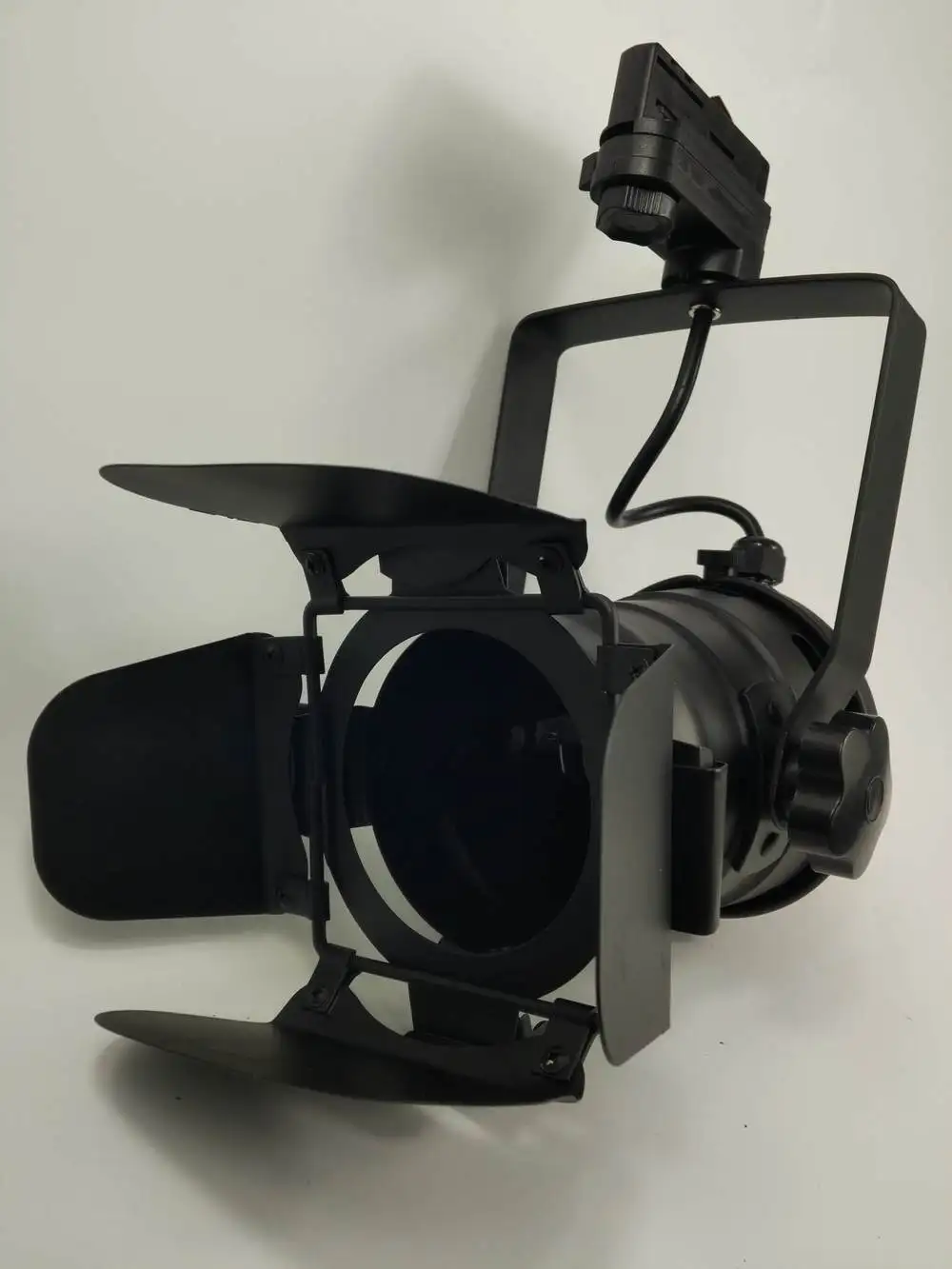 

Industrial 30w Track Light Fixture with E27 PAR30 Bulb for 4 Wire 3 Phase Track Bar,Metal Housing,Black Paint Finish,