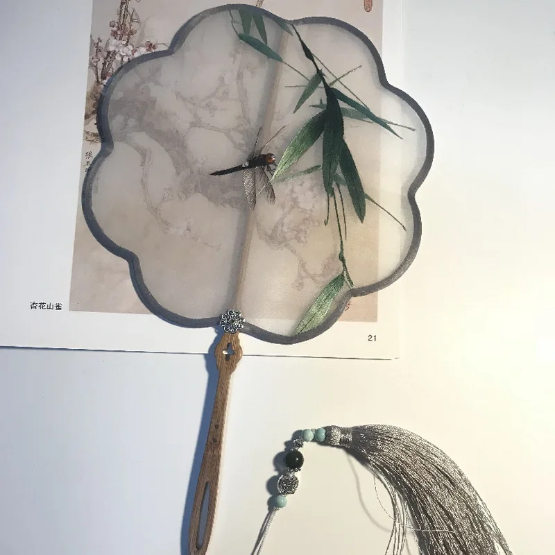 

Suzhou embroidery pure manual embroidery palace fan boutique double-sided embroidery Fan