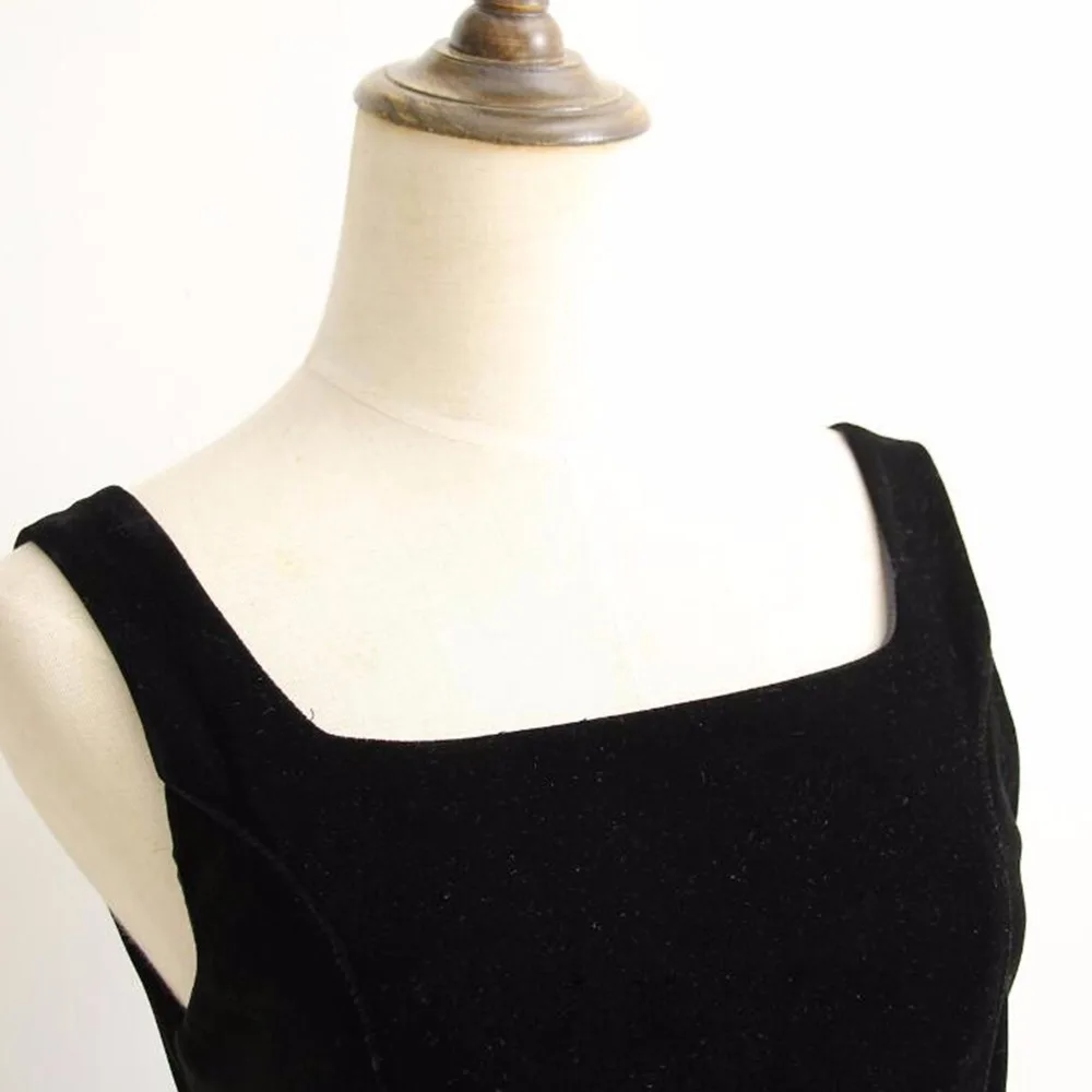 Женское бархатное платье туника без рукавов однотонное черное с квадратным