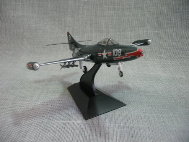1:72 ВМС США Grumman F9F 2 Пантеры истребитель Корейской войны с трёхмерными
