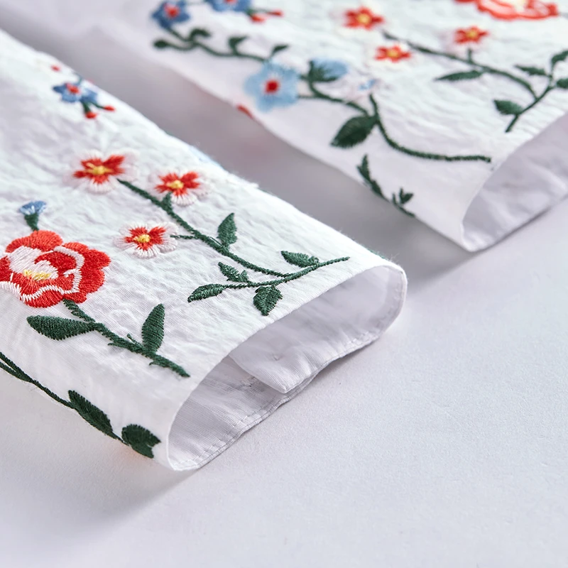 Женская Асимметричная рубашка ARTKA белая хлопковая с отложным воротником и