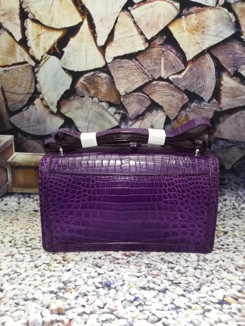 Рисунок 4 - Сумка женская из крокодиловой кожи
