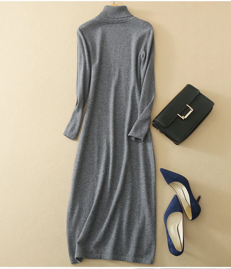 Женское трикотажное платье-свитер до икры темно-голубого цвета однотонное 100% |