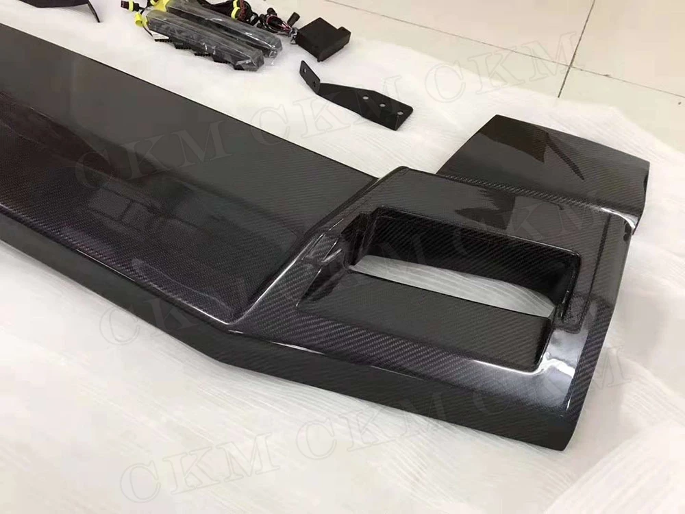 Купить Спойлер на крышу багажника из углеродного волокна со светодиодный Ной подсветкой для Mercedes Benz G класса W463 G500 G55 G65 Wagon 2015 Up B Style