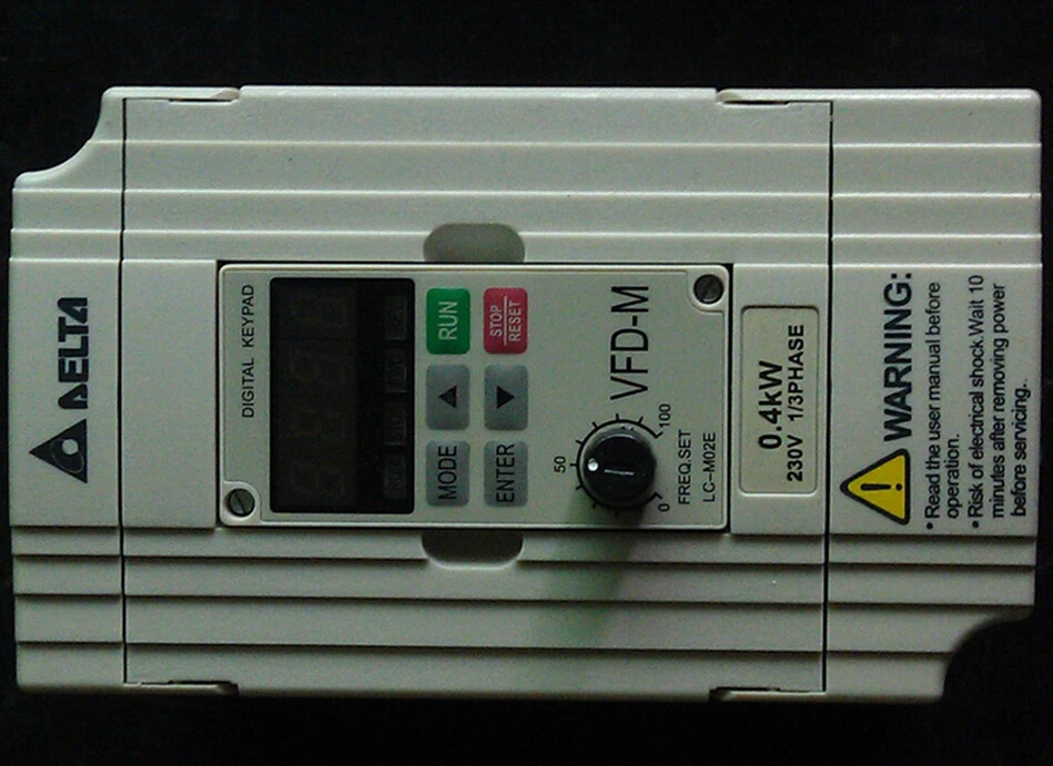 Дельта инвертор VFD привода VFD004M21A однофазный 220 В и выход 3ph 0 ~ 240 0.4kW 0.5HP 0.1 400 Гц |