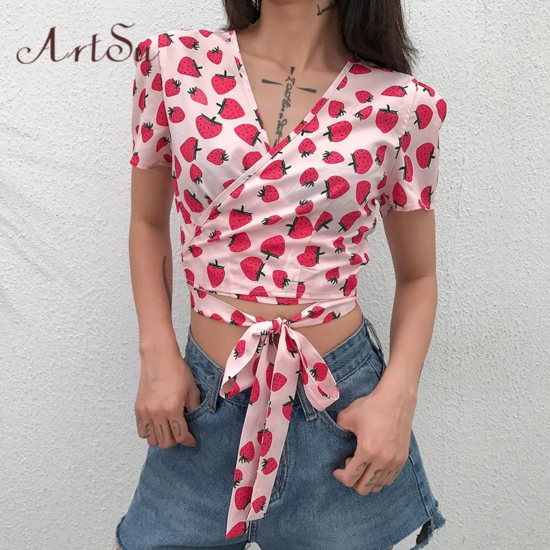 Женская футболка с клубничным принтом ArtSu розовая V образным вырезом и шнуровкой