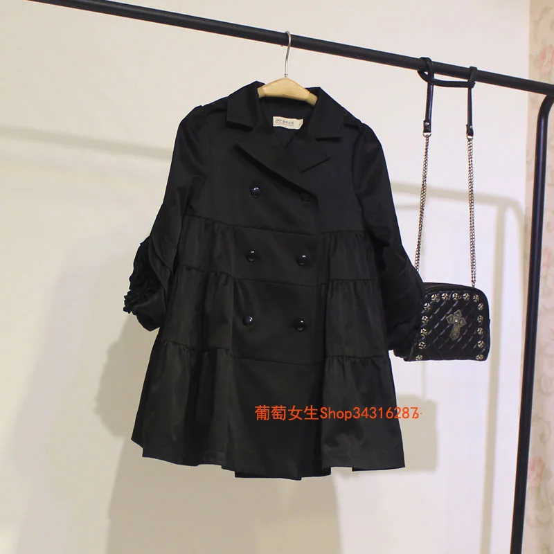 Одинаковые комплекты для семьи пальто мамы и дочки платье коллекция 2017 года