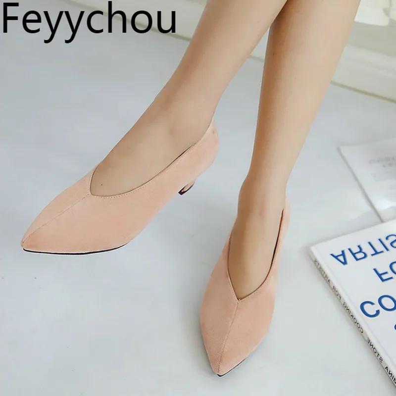 Женские туфли-лодочки из флока на среднем каблуке с острым носком без шнуровки