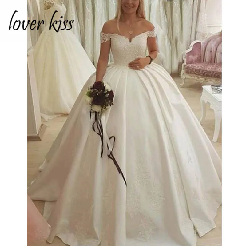 Женское атласное платье с корсетом свадебное открытыми плечами и кружевами |