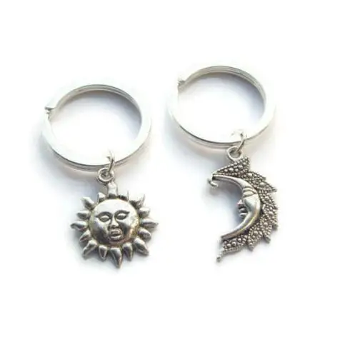 

Vintage Silver Sun And Moon Keychain For Keys Car Bag Key Chain Handbag Couple Key Ring Gift Jewelry Fashion Accessories B609