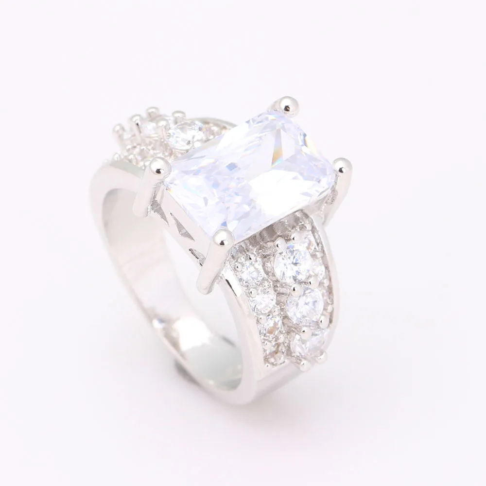 Ювелирные изделия кольца с белым кубическим цирконием и черным пистолетом