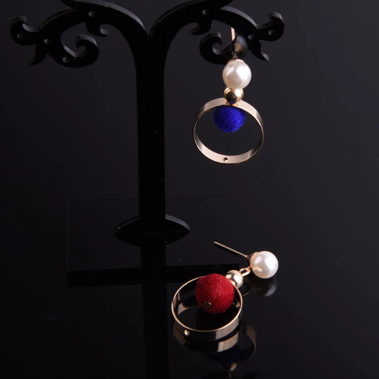 Новый Прибыл Простой Круговой Асимметричная Бархат Мяч Серьги для Женщин