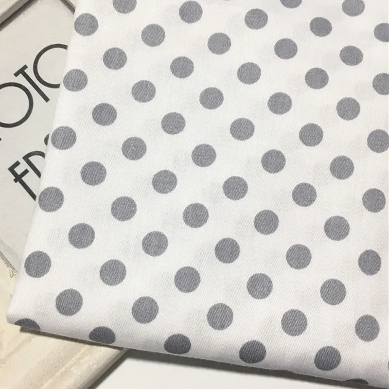 W grey dots Хлопчатобумажная ткань черный красный серый горошек контрольная ткань для DIY Детская кроватка Подушка Одежда Ремесло домашний декор ручной работы - Цвет: W grey dots