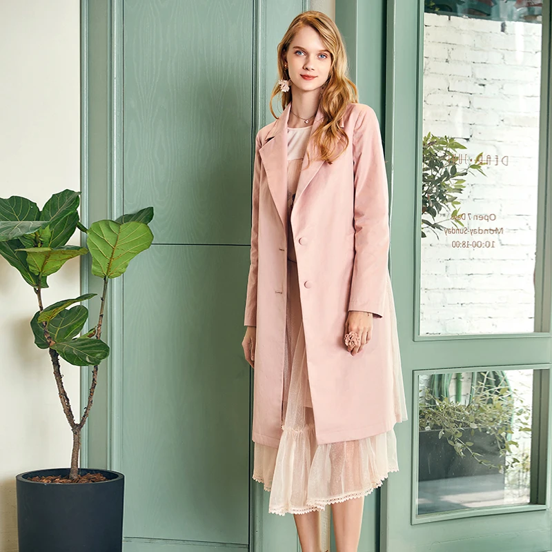 Женский однотонный плащ с поясом ARTKA черный тонкий длинный однобортный в стиле