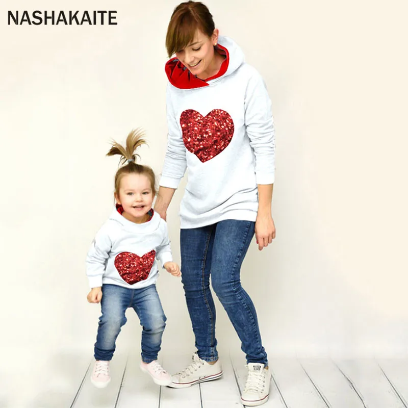 NASHAKAITE/одежда «Мама и я»; сезон весна-осень-зима; толстовки с пайетками и надписью «Love»; одежда для мамы и сына; одежда для мамы и дочки