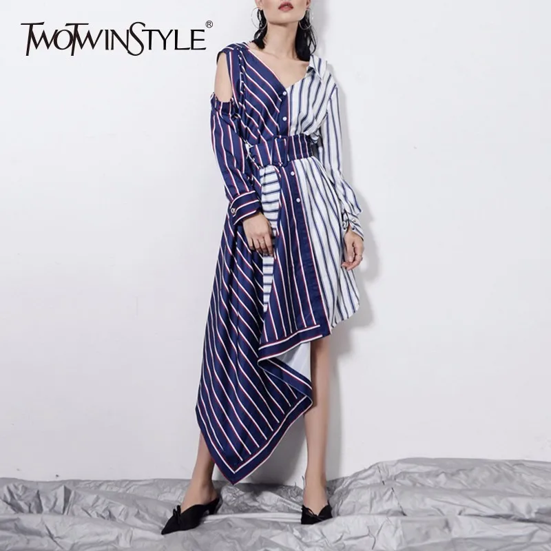 TWOTWINSTYLE Полосатое платье для женщин лоскутное V шеи выдалбливают пояс с высокой