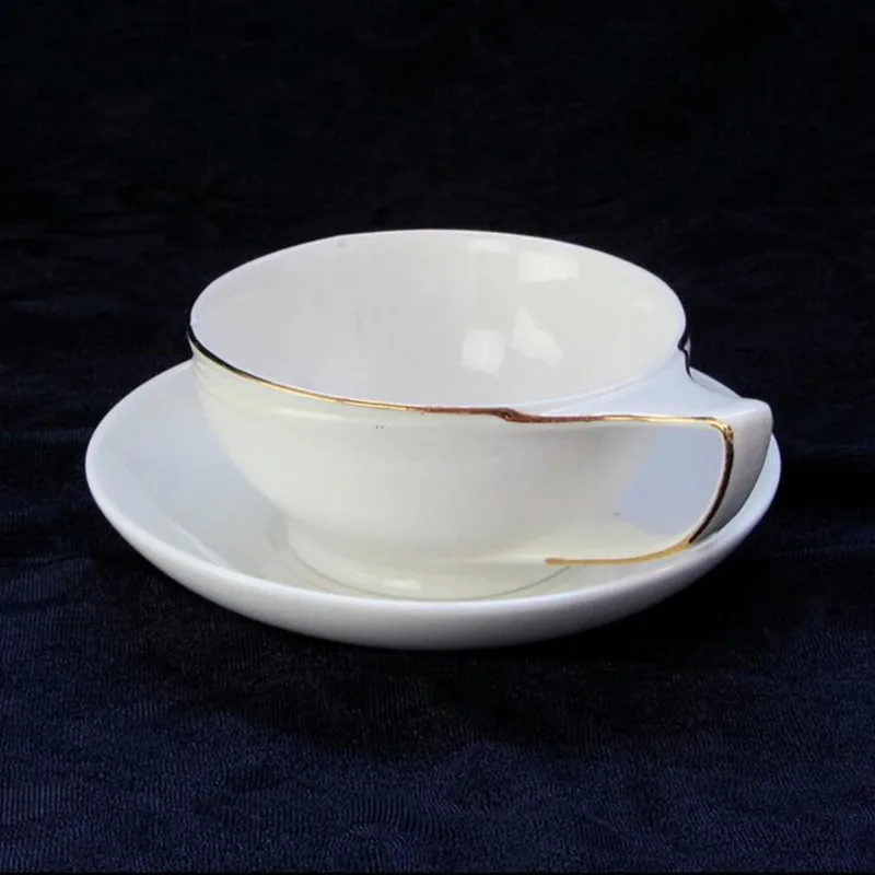 Большие круглые зеркальные кофейные чашки золотые и серебряные боковые блюдо