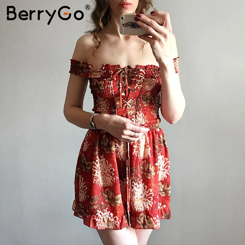 Женский комбинезон на бретельках BerryGo короткий с открытыми плечами и цветочным