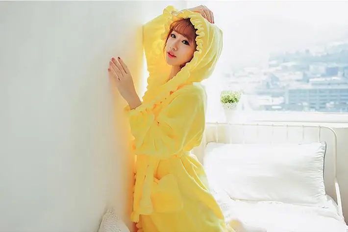yellow with hat 12 цветов плюшевый халат для взрослых женщин с капюшоном пижамы с длинным рукавом прекрасные оборками Пижама банный халат халаты с шапкой и sashe - Цвет: yellow with hat