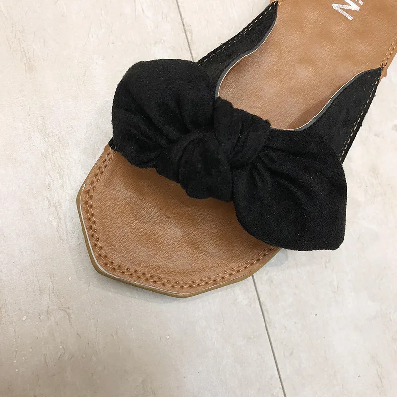 Женские шлепанцы на плоской подошве модные повседневные уличные тапки с бантом