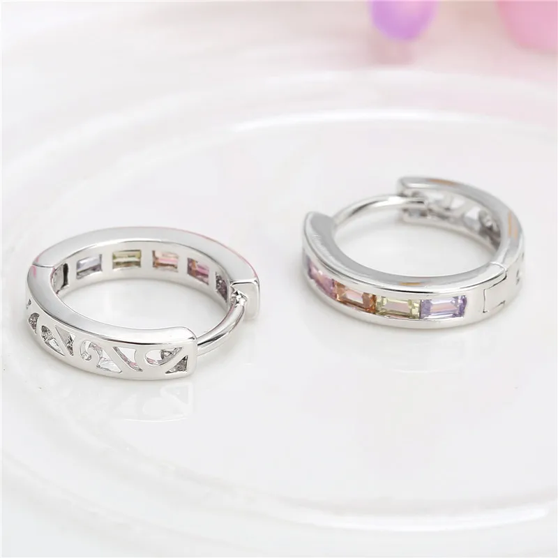 Женские серьги с кристаллами инкрустированные геометрическим узором стразы