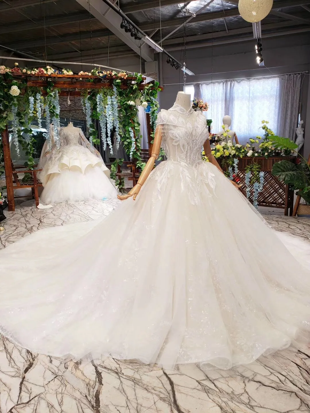 

Supper Special Lace Beautiful Crystal Beading Ball Gown Arab Wedding Dress 2019 Robe De Mariee Bride Dress high neck bridal Gown